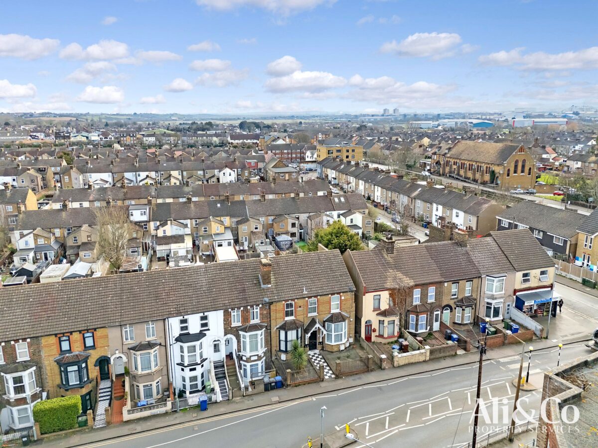 Bridge Road, Grays