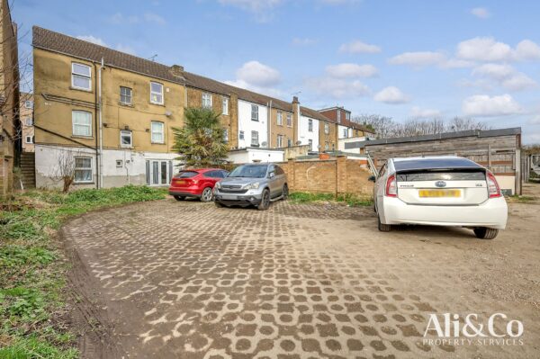Bridge Road, Grays