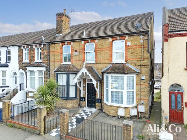 Bridge Road, Grays
