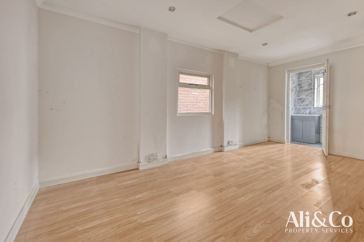 Archates Avenue, Grays