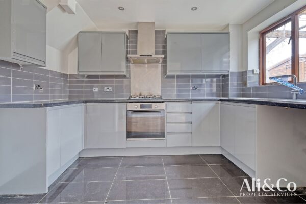 Archates Avenue, Grays