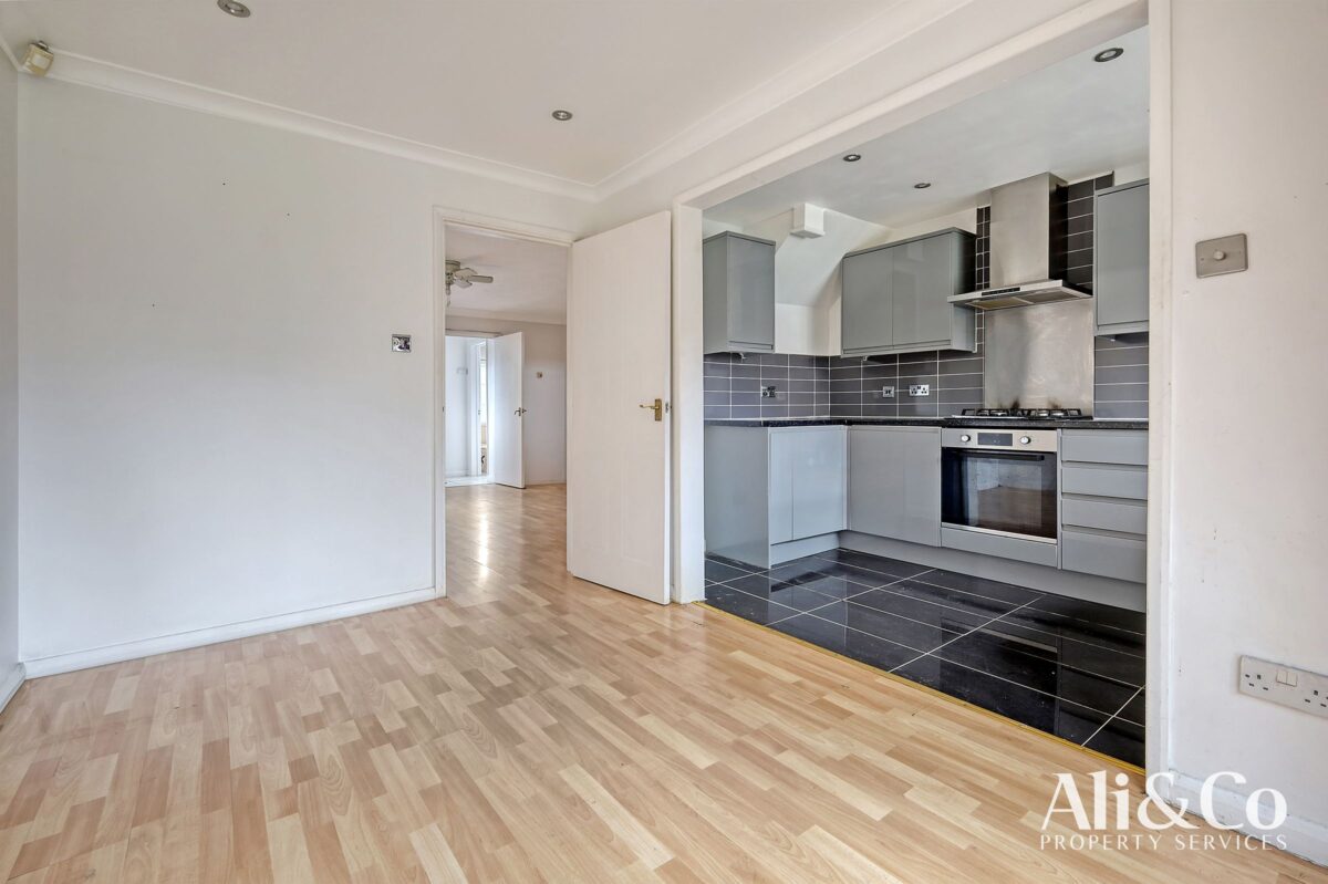 Archates Avenue, Grays