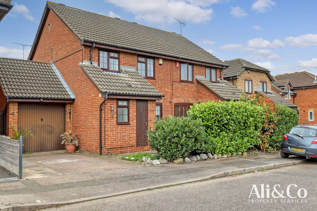 Archates Avenue, Grays
