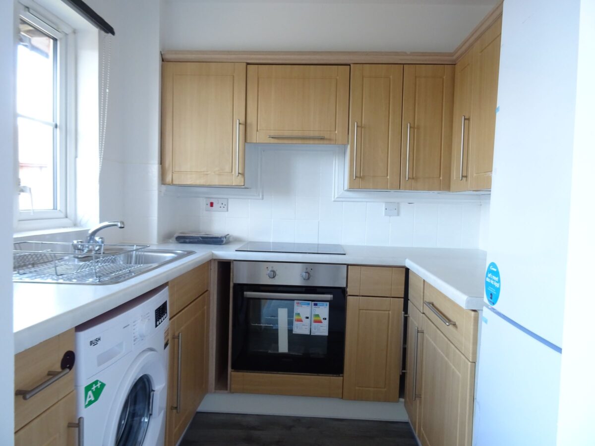 Duarte Place, Grays