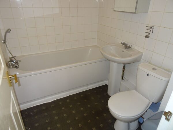 Duarte Place, Grays