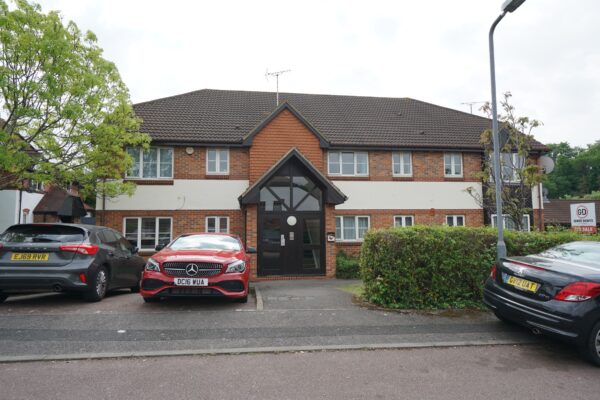 Duarte Place, Grays