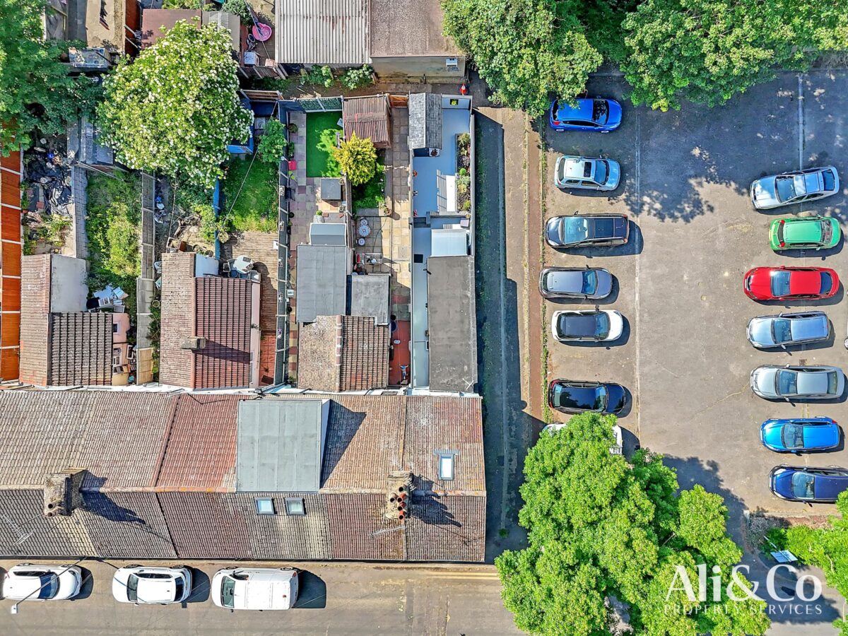 Charles Street, Grays