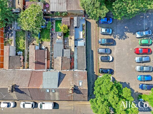 Charles Street, Grays