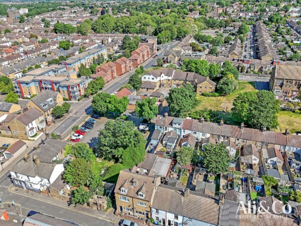 Charles Street, Grays