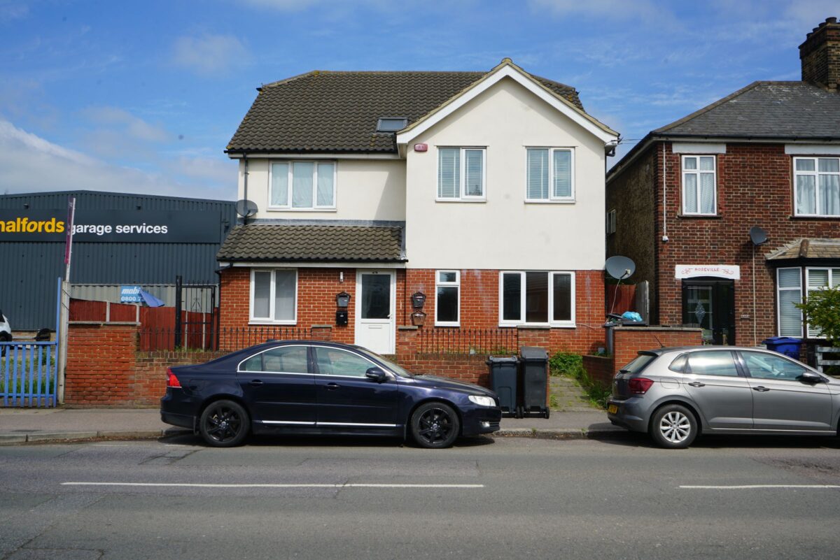 London Road, Grays