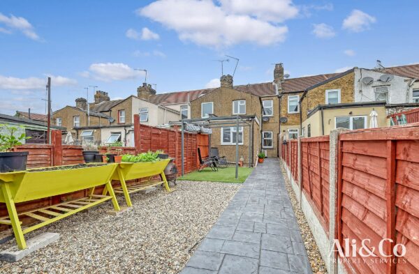 London Road, Grays