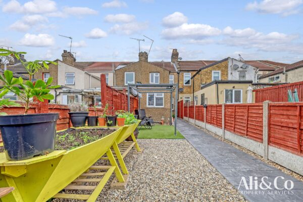 London Road, Grays