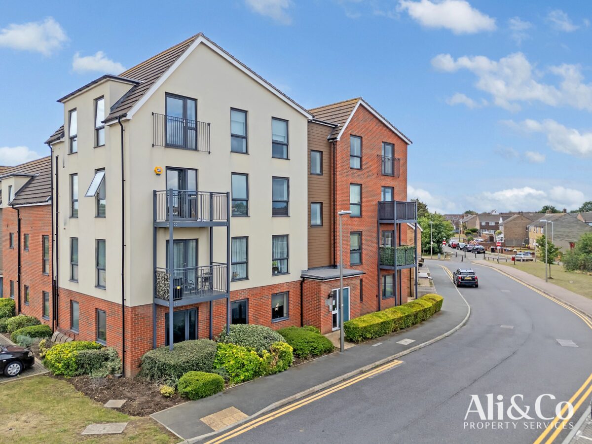 Meadow Drive , Aveley, South Ockendon