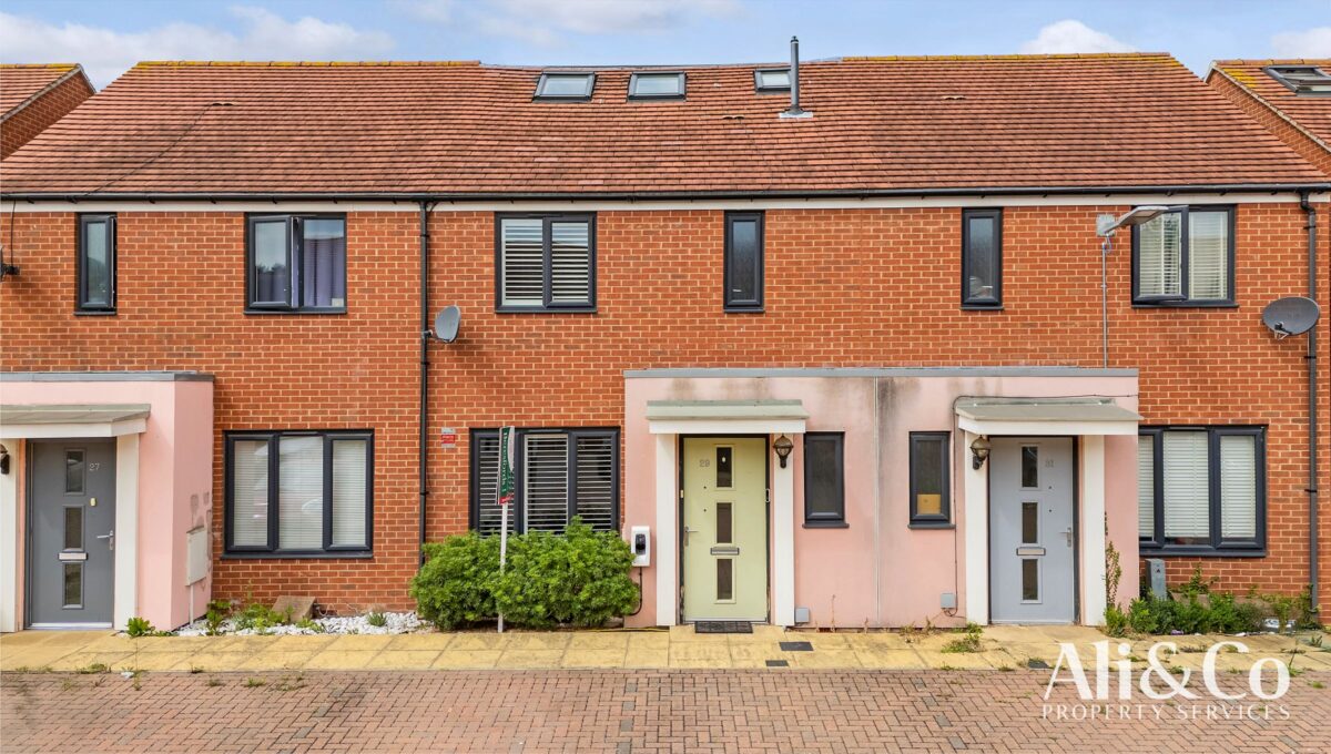 Sunliner Way, South Ockendon