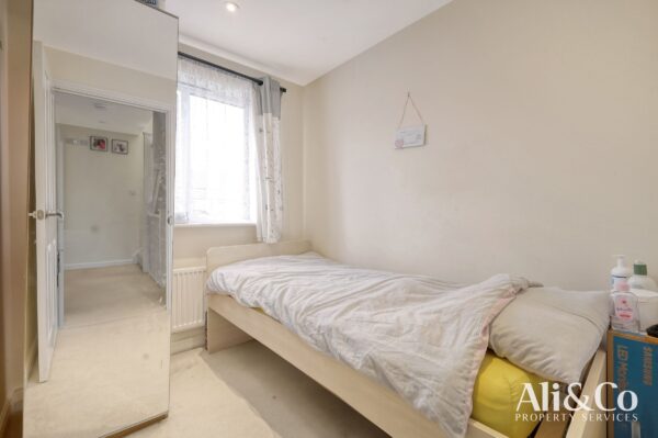 Sunliner Way, South Ockendon