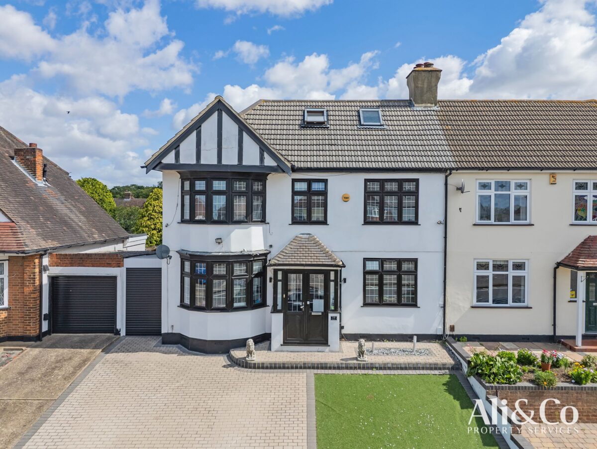 Wood View, Grays
