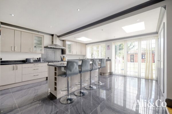 Wood View, Grays