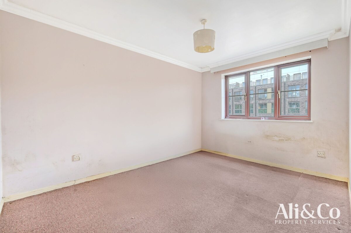 Flat , Bevile House, Grays