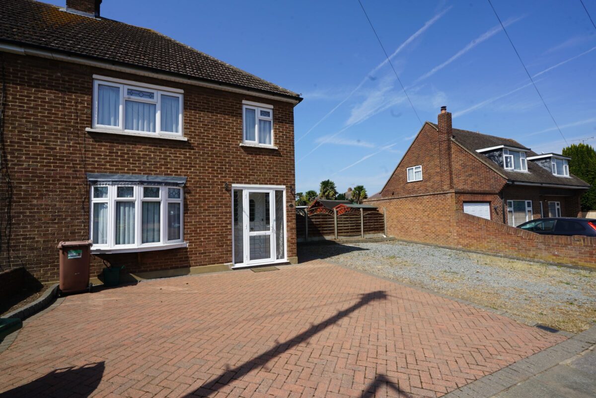 Elmway, Grays