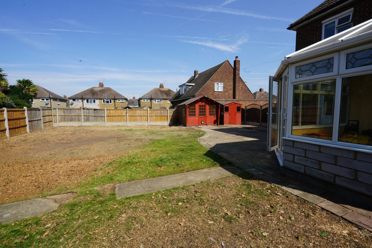 Elmway, Grays