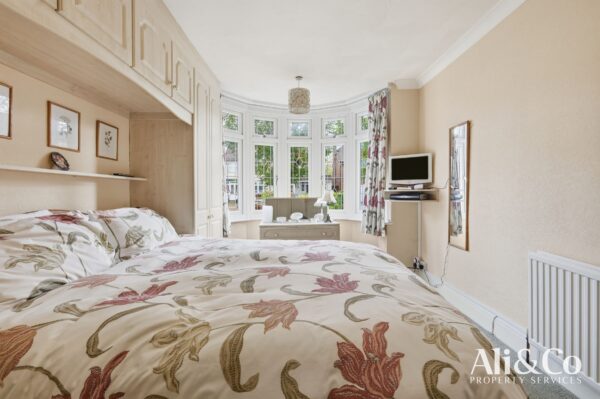 Connaught Avenue, Grays
