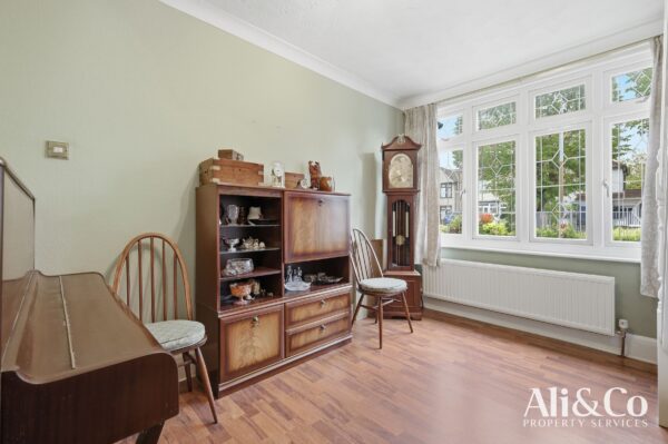 Connaught Avenue, Grays