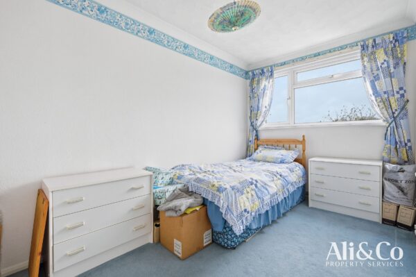 Connaught Avenue, Grays