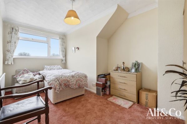 Connaught Avenue, Grays