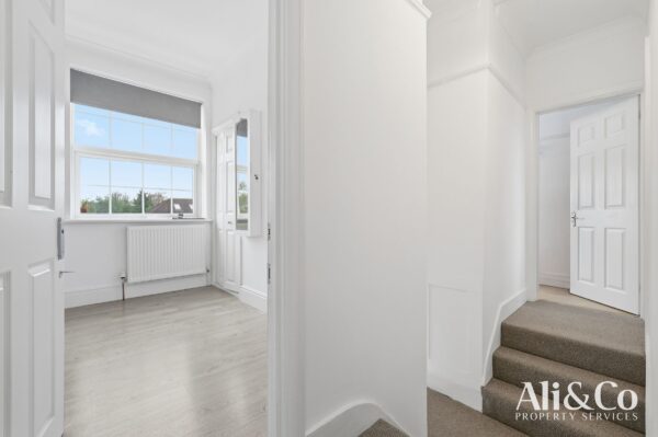 Windsor Avenue, Grays
