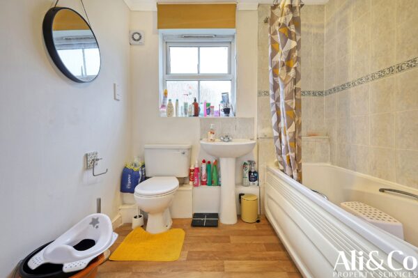 Rawlyn Close, Chafford Hundred