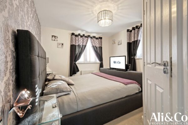 Woodside Close, Grays