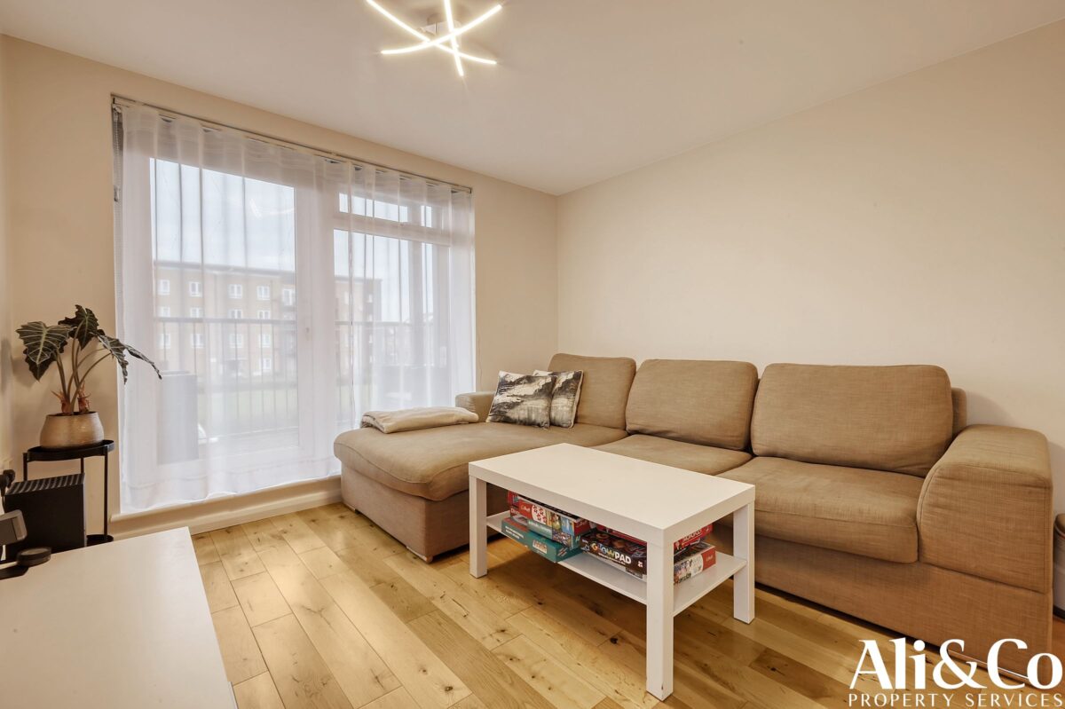 Flat , Oak Tree House