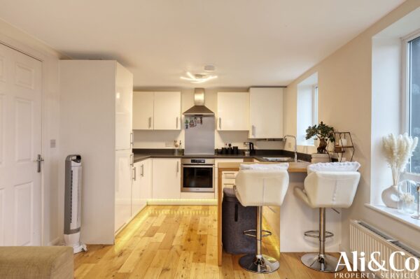 Flat , Oak Tree House