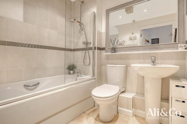 Frobisher Gardens, Chafford Hundred