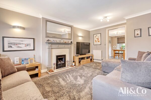 Maunder Close, Chafford Hundred