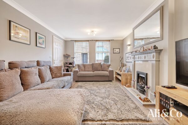 Maunder Close, Chafford Hundred