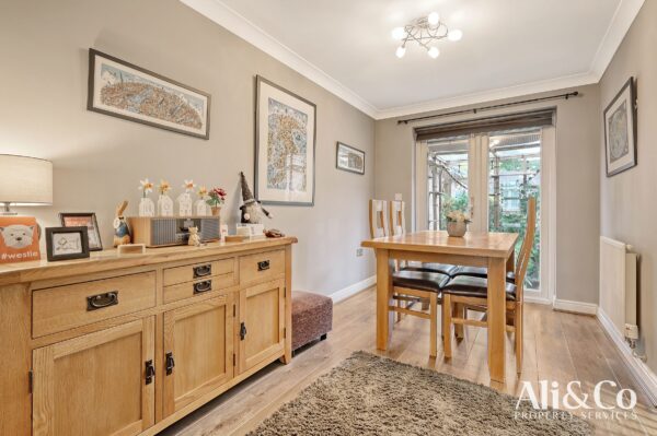 Maunder Close, Chafford Hundred