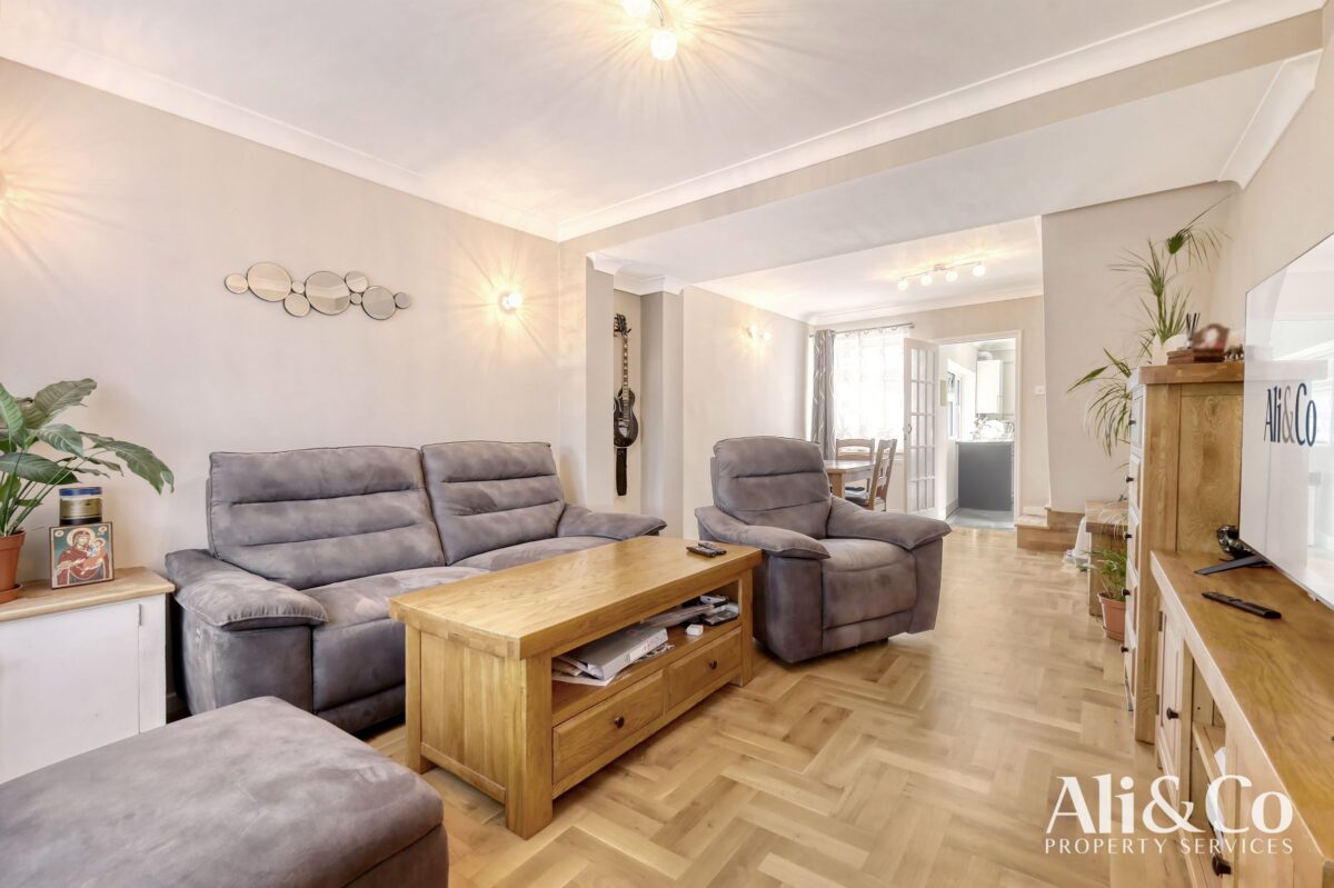 Charles Street, Grays