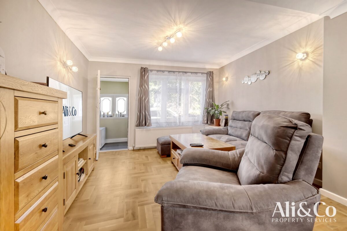 Charles Street, Grays