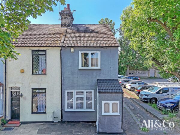 Charles Street, Grays