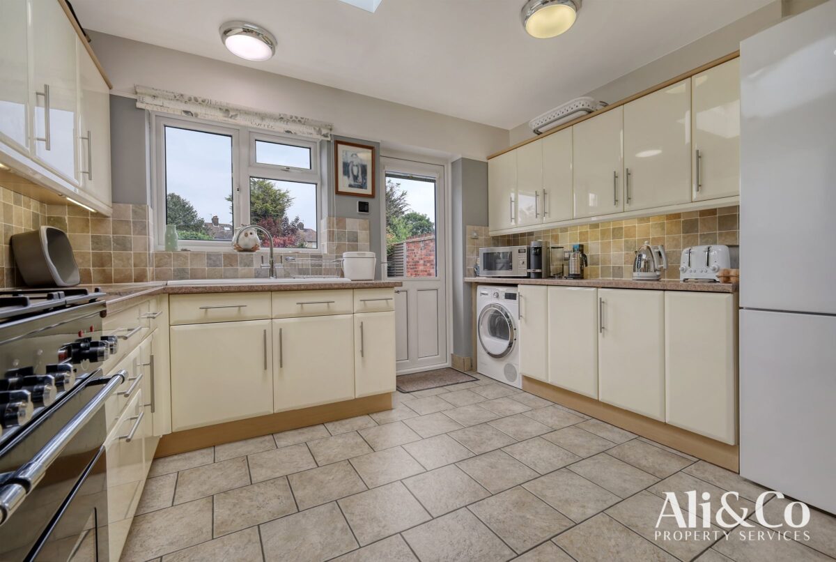 Tennyson Avenue, Grays