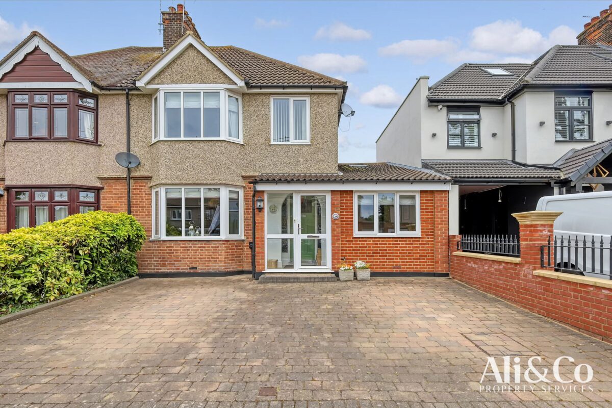 Tennyson Avenue, Grays