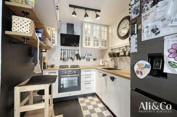 Albany Heights, Grays