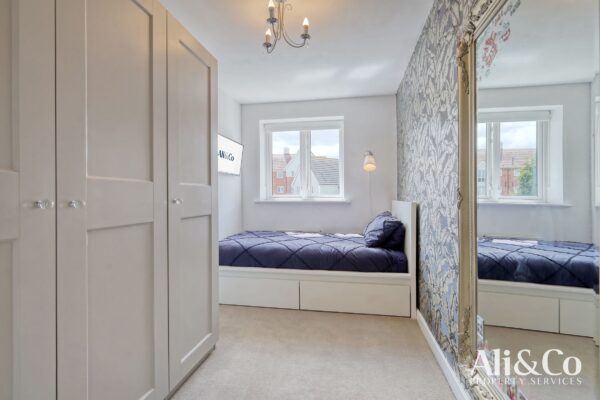 Woodside Close, Grays