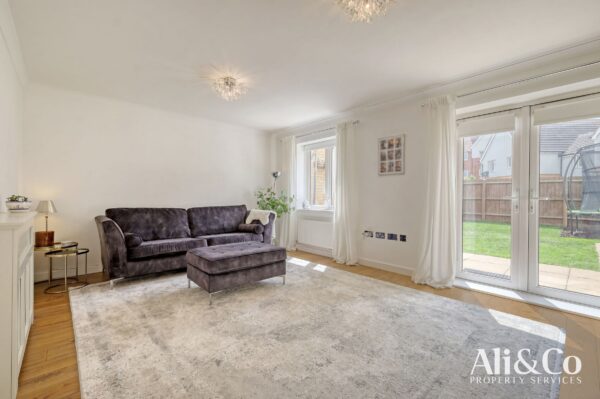 Woodside Close, Grays