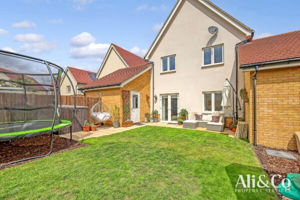 Woodside Close, Grays