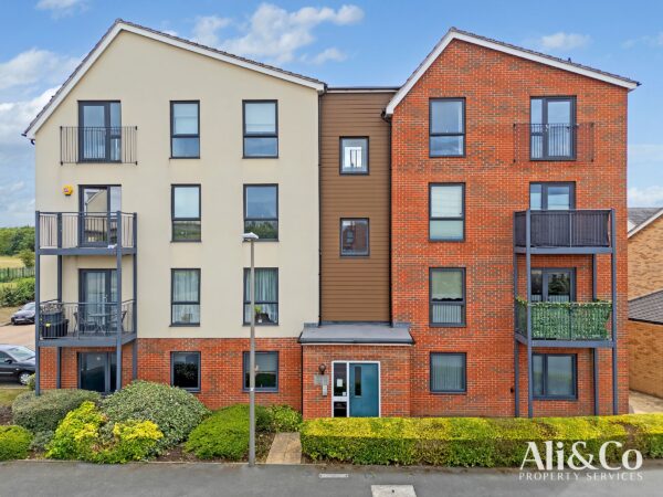 Meadow Drive , Aveley, South Ockendon