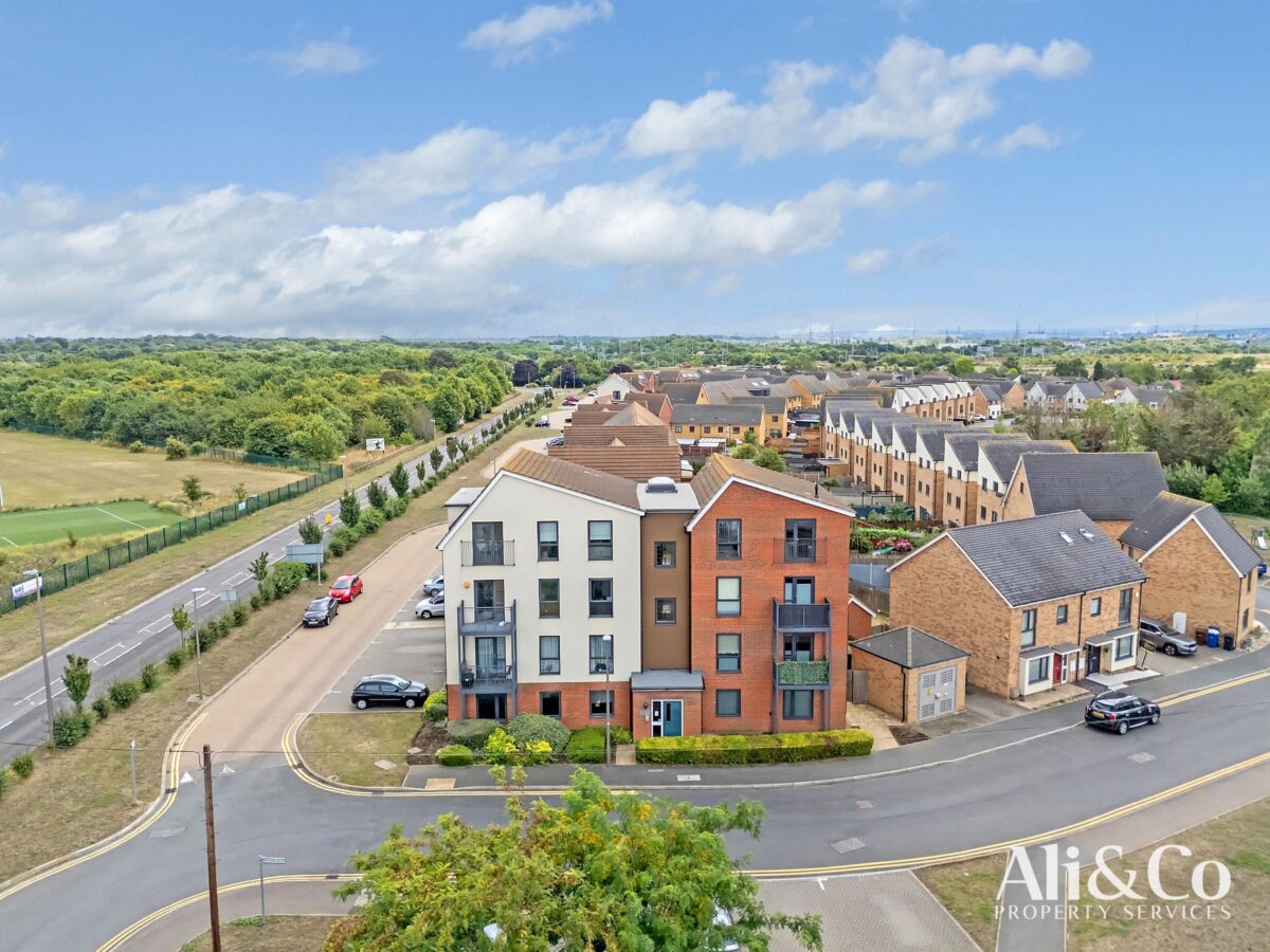 Meadow Drive , Aveley, South Ockendon