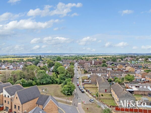 Meadow Drive , Aveley, South Ockendon