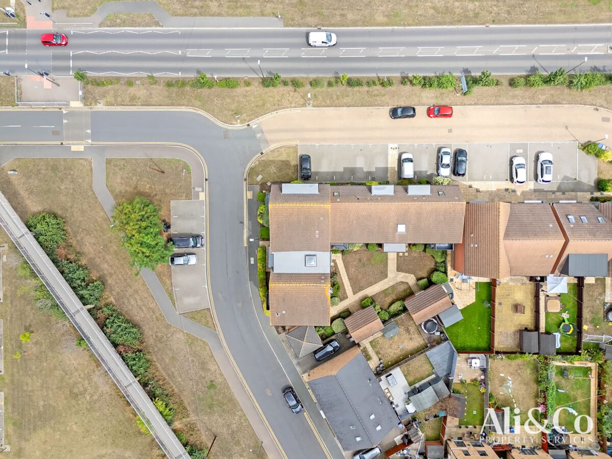 Meadow Drive , Aveley, South Ockendon